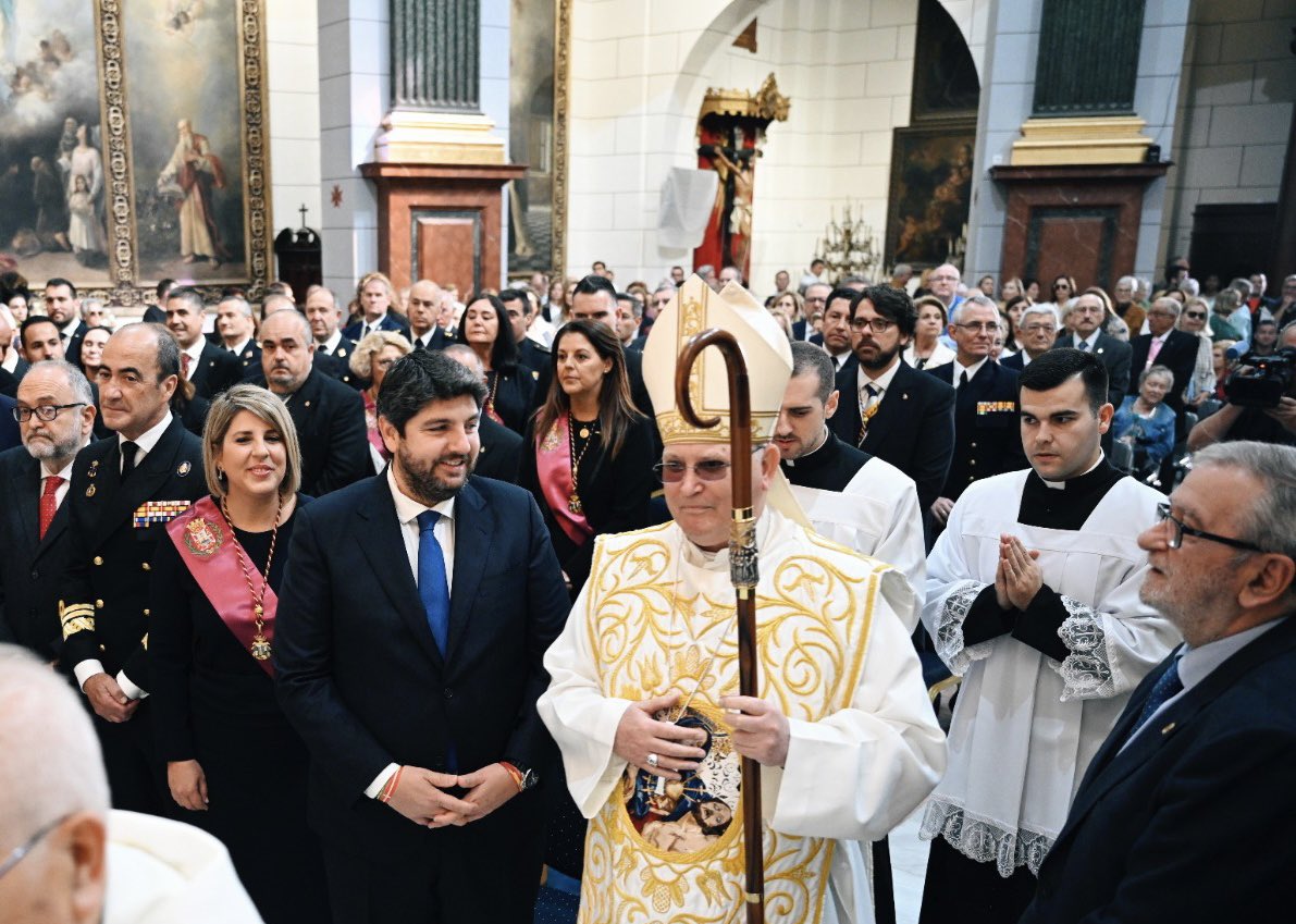 LopezMirasF's tweet photo. Día grande en Cartagena en la festividad de su Patrona. 

Lo celebramos junto a la alcaldesa @NoeliaArroyoHer y @ObispoCartagena, en la tradicional ofrenda de Oro a la Virgen de la Caridad. 

Un momento muy especial en el año del centenario de la coronación de la Virgen. https://t.co/MKsxh7rbRK