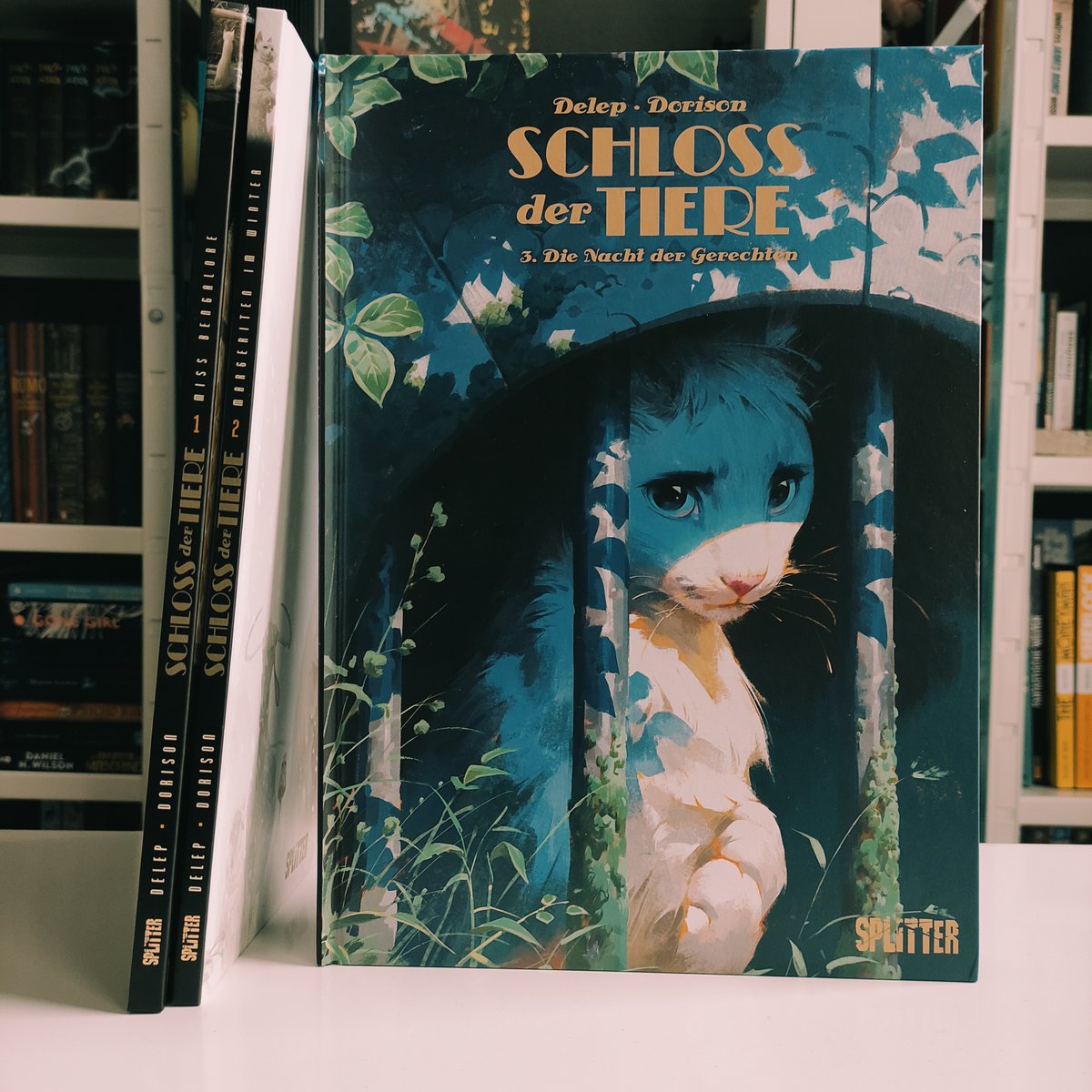 booksandphobia's tweet image. [Comic-Rezension] "Schloss der Tiere 3: Die Nacht der Gerechten" von Xavier Dorison und Félix Delep booksandphobia.de/comic-rezensio… 

Und wieder ein packender Band der Reihe.

@SplitterVerlag #splitterverlag #rezension #graphicnovel