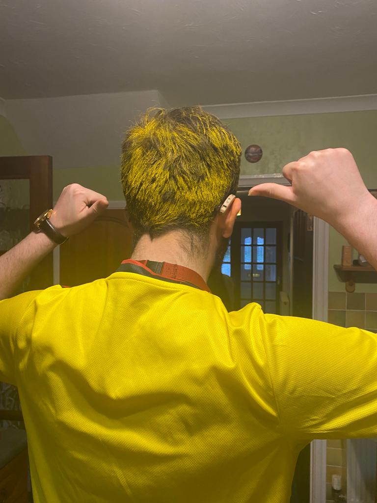 Taking the 'yellow easter theme' 💛 a bit too extreme 😅😎 at abbey today 👍

Am I rocking the hair?...