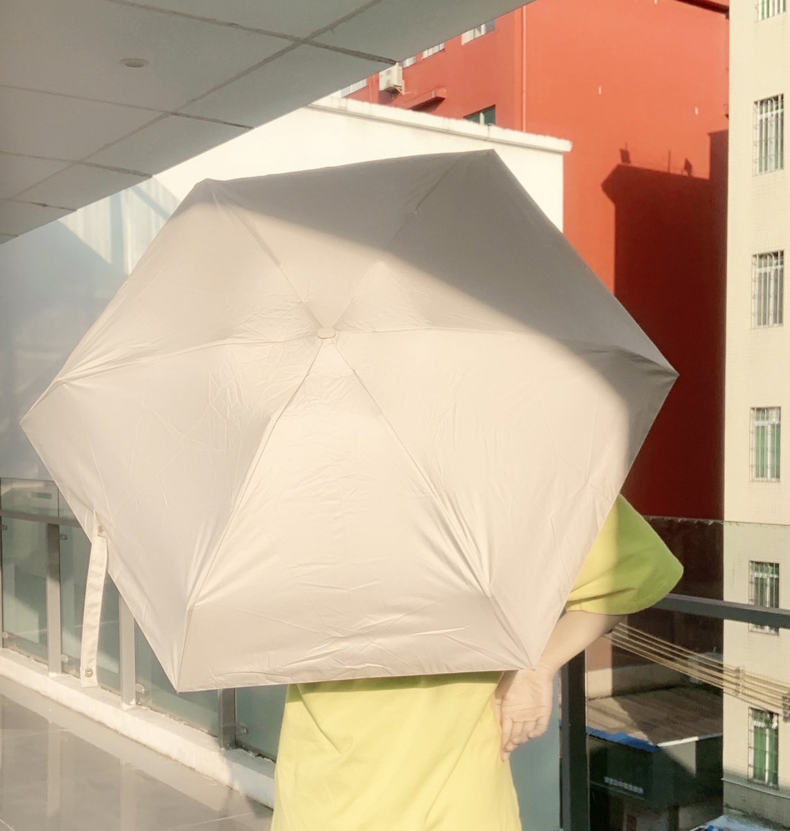 Rafstore4's tweet image. โฮร่ ในที่สุดก็เจอร่มที่ถูกใจสักที😭 ขนาดน้องตอนพับเล็กเท่าไอโฟนแต่กางออกมาแล้วน้องไม่เล็กเลย พกพาสะดวกมาก ไม่เปลืองพื้นที่ในกระเป๋า นนเบา โครงแข็งแรง กันฝนกัน UV ได้ดีเลย แดดประเทศไทยไม่สามารถทำอะไรเราได้อีกต่อไป