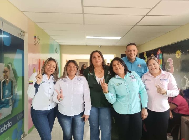 Nuestra Ministra @_LaAvanzadora por orientación de nuestro Presidente @NicolasMaduro reinauguro la sede del @ipasmematurin para la atención de la salud del magisterio del Edo. Monagas. @IpasmeOficial seguimos avanzando #MaduroEsUnDuro