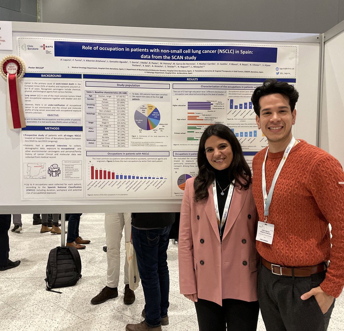 👑 Best poster in Epidemiology and Tobacco control in #lNSCLC 🫁🏆

Data from the SCAN study: Role of occupation in pts with NSCLC pts from Barcelona in Spain 🇪🇸 

Proud of representing <a href="/jc_laguna_/">Juan Carlos Laguna</a> at #ELCC23 

Assessment of risk factors is a priority!