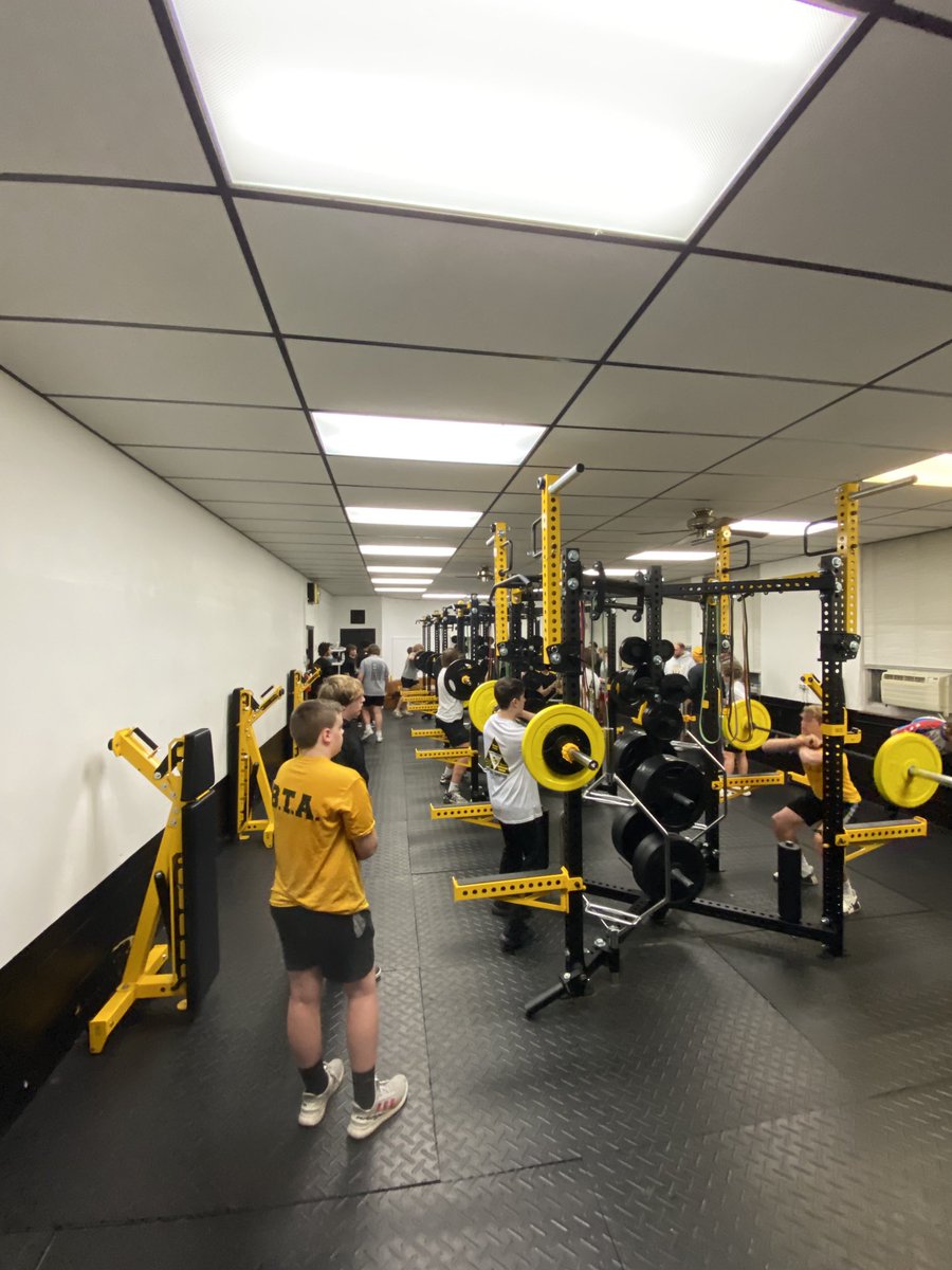 Stopped by the the CT Young building this morning to see the weight room.  Thank you ⁦@TaylorHSFB⁩ for showing me around.   Soccer LadyJackets……soon 💛🐝⚽️