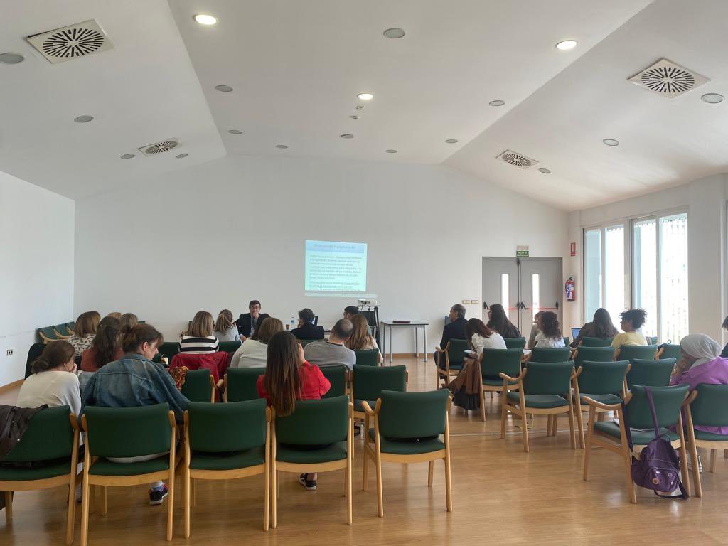 El CMSS Chana ha acogido una sesión informativa sobre medidas de apoyo judiciales a personas con limitaciones en su capacidad jurídica . La sesión ha sido impartida por F. Torcuato Recover Balboa, Abogado especializado en materia de Derechos de la Persona con Discapacidad,