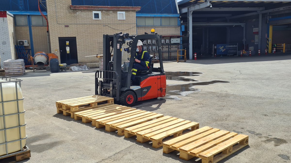 iftem's tweet photo. ✅ Curso de Manejo Seguro de Carretilla Frontal Contrapesada conforme a Norma UNE 58451 realizado para TOTAL en sus instalaciones de Valdemoro #Madrid
⚠️ Ejercicio de apilado
https://t.co/qn73IOJPq0 https://t.co/gCeDHT7Z5Y