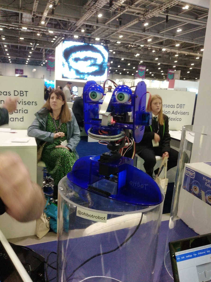 PMStock11's tweet photo. #ohbotrobot @ohbotrobot @linsladeschool @PutteridgeHSch @CLTech4Learning @darcyprior @katypotts @Mnormanedu @LorraineHughe20 @LoveLeightonB @TotallyLocal_LB @LBOnews @Cedars_Upper @ChilternTSH @mjpGibbs @linsladeschool https://t.co/zYPj8karAg