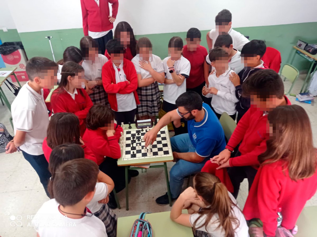 ♟ ♟ Visita del Maestro Cristian Claros de <a href="/TuProfeDAjedrez/">Tu Profe de Ajedrez</a> al <a href="/trinitariosCO/">Colegio Stma. Trinidad Trinitarios Córdoba</a> por ser los Campeones de Andalucía del Día del Ajedrez Online.

🧒🏼 👧🏻 Más de 200 de chic@s de primaria han realizado dinámicas muy divertidas de ajedrez, en las desde #CórdobaEduca hemos participado.