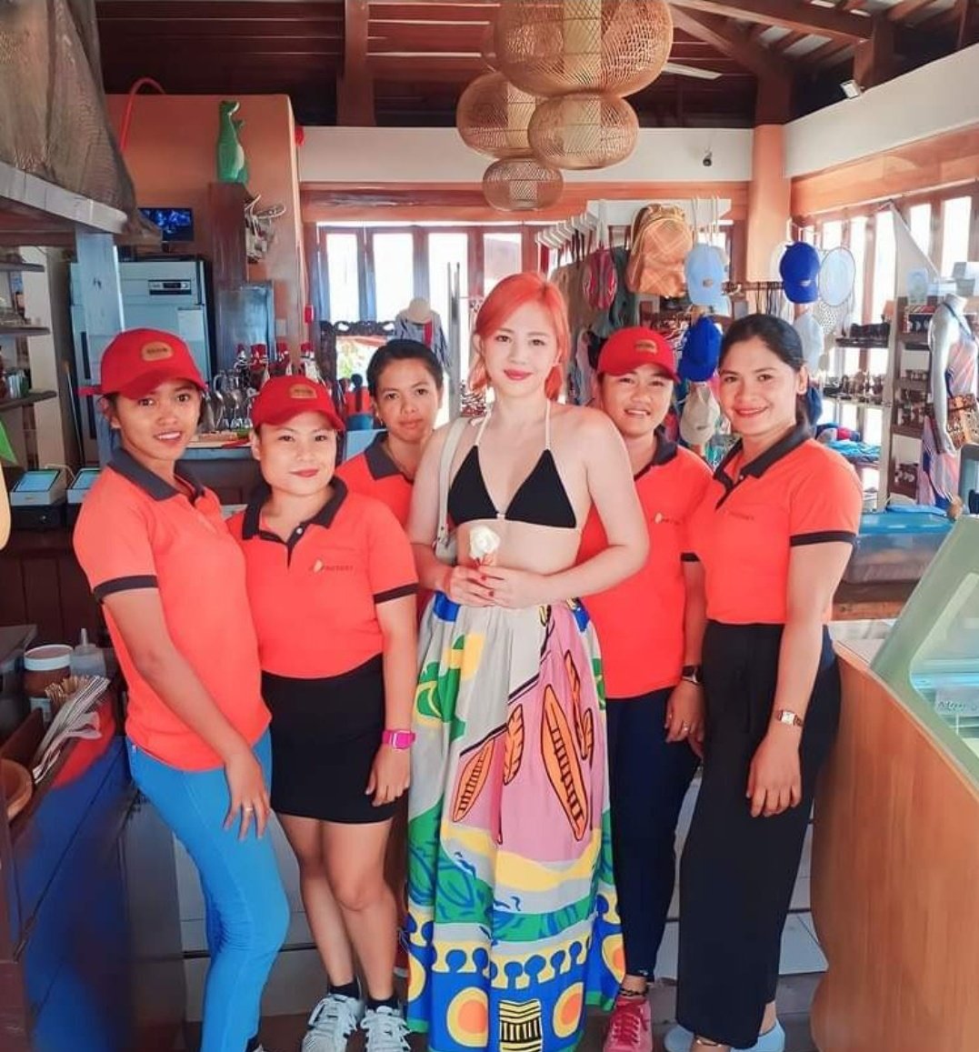 punchespo's tweet photo. Di ba lima rin ahas ni Valentina? Wala lang. https://t.co/8dRBaut8wp