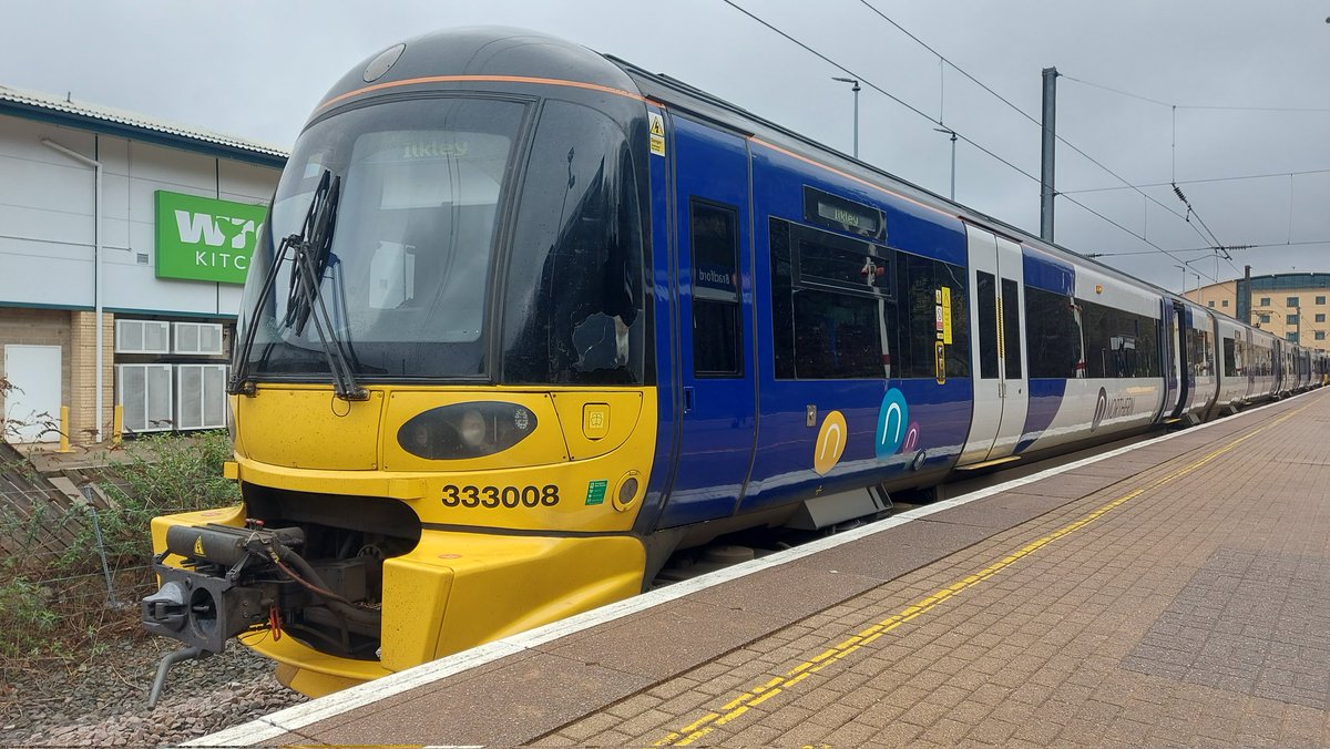 Shaun__92's tweet image. Northern Trains 333008 forming 2D52 1216 Bradford Forster Square to Ilkley #northerntrains #northern #class333 #emu #caf #siemens #cafSiemens #bradford #bradfordforstersquare #ilkely #friday #31st #march #2023 @northernassist