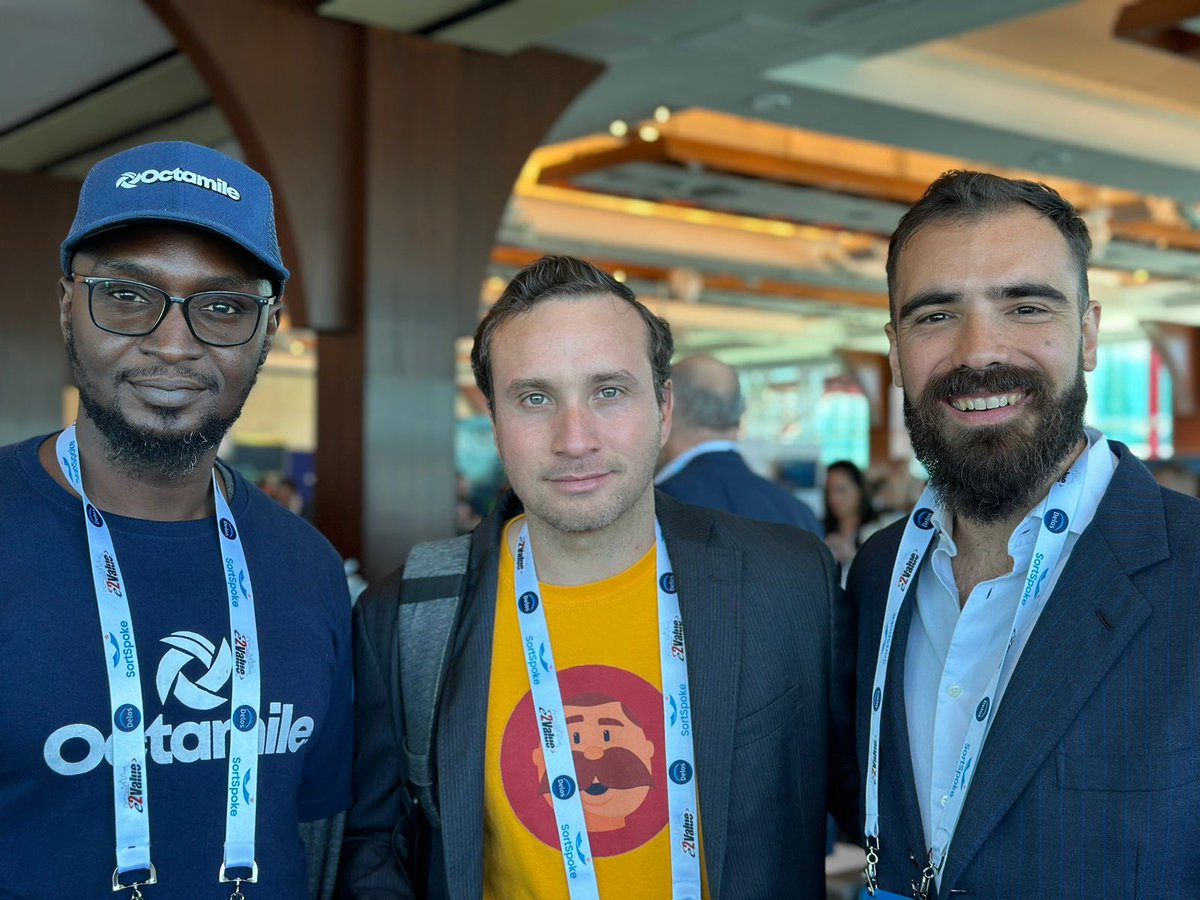 With Alvaro Madrigal of Mi Compa and Oscar E of <a href="/journeysportsmx/">Journey Sports</a> (Winner of the competition and Investor award) 

2 awesome founders, glad I got to connect with