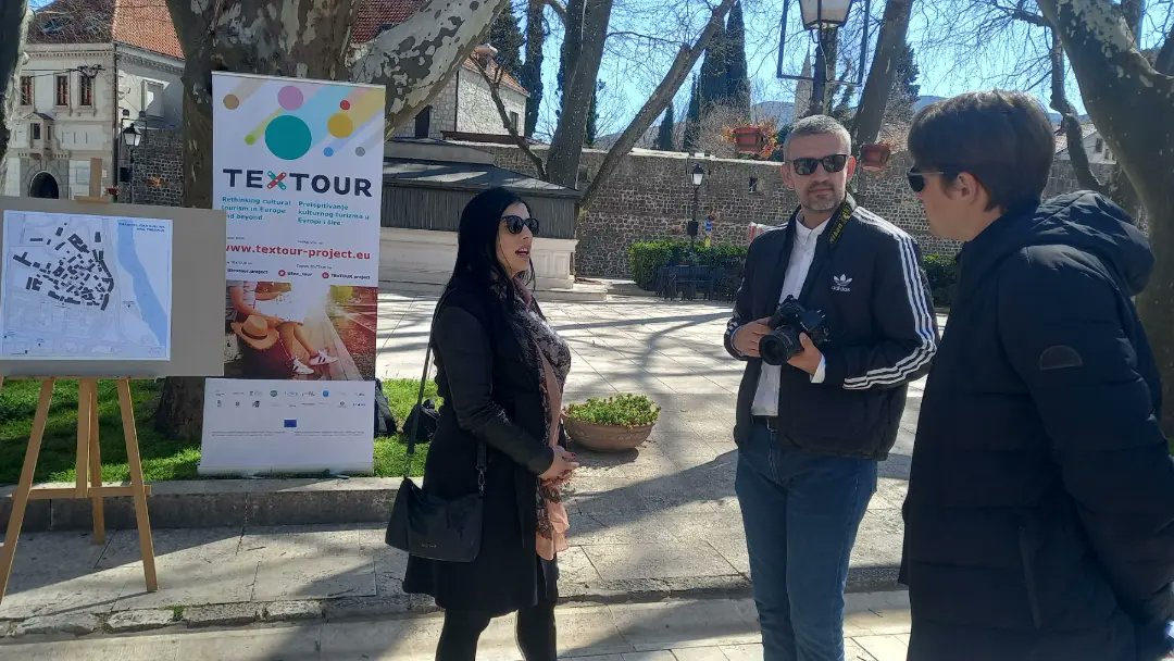gotrebinje's tweet photo. У оквиру активности из “H2020 TExTOUR“ пројекта Истраживачки центар за простор данас је испред Туристичког инфо центра у Дучићевој улици организoвано прво представљање StartArt! фестивала (насеље Крш, Требиње), који ће бити уприличен током мјесеца јуна у Требињу https://t.co/GIemUwdTLJ