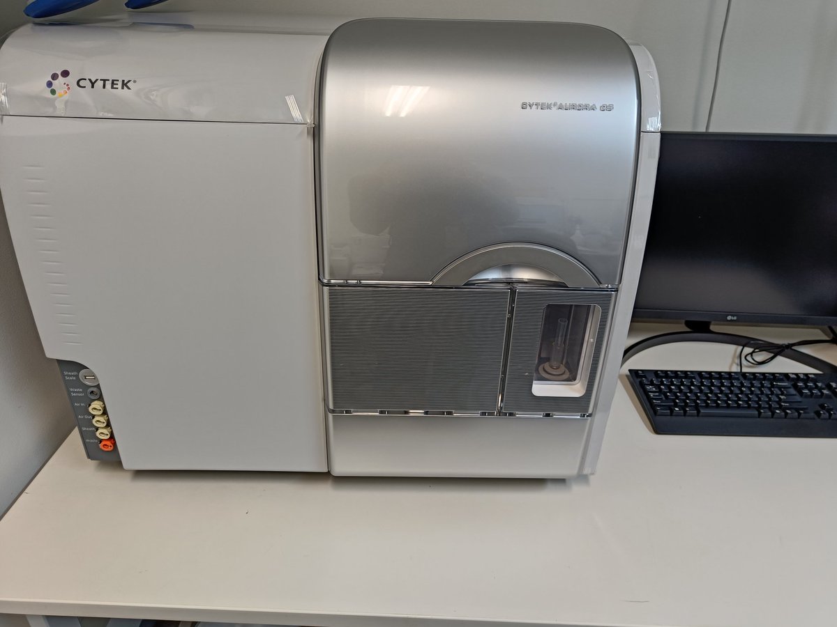 flowcytometri's tweet photo. So exciting to finally have full-spectrum flow cytometers in-house! First #CytekAurora combo in the Nordics (cell sorter and analyzer) 🥳 thanks to Norsk Hydros Fond, OUS MTU and SFF PRIMA and everyone who has helped make this happen! https://t.co/F8ivxzZQdE