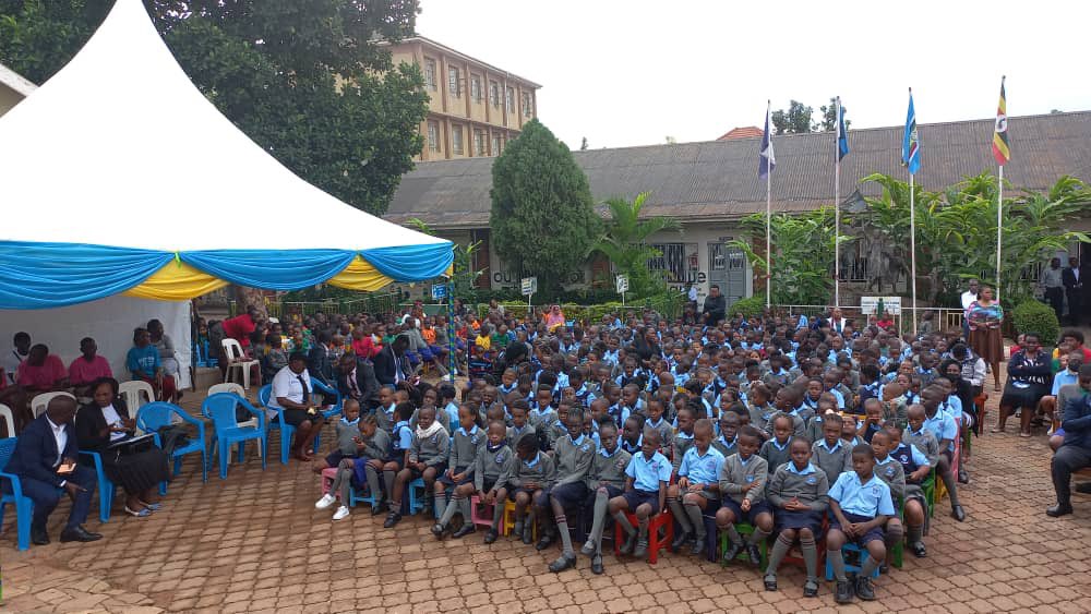 RC_Ntindametro's tweet photo. Earlier this week Ntinda Metro Club had a function  to reinforce  their partnership with St Francis  Primary School- Ntinda together  with the Dorna Home for Autistic Children . DMC Rebecca Mutaawe joined us in this impactful collaboration!! https://t.co/m993uKeUPC