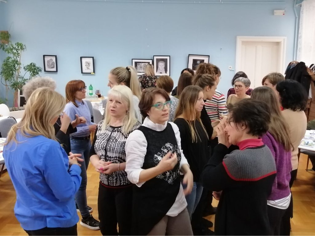 fsohr's tweet photo. Ovaj tjedan održali smo edukaciju „Zajedno: odnosi s roditeljima u školi“. Sudionicama se jako svidio sadržaj edukacije, kao i gošća predavačica prof. Marija Roth, psihologinja X. gimnazije iz Zagreba. Edukacija je održana uz podršku Grada Zagreba.
https://t.co/qWy1AxwPxj https://t.co/1CdKglkGGi