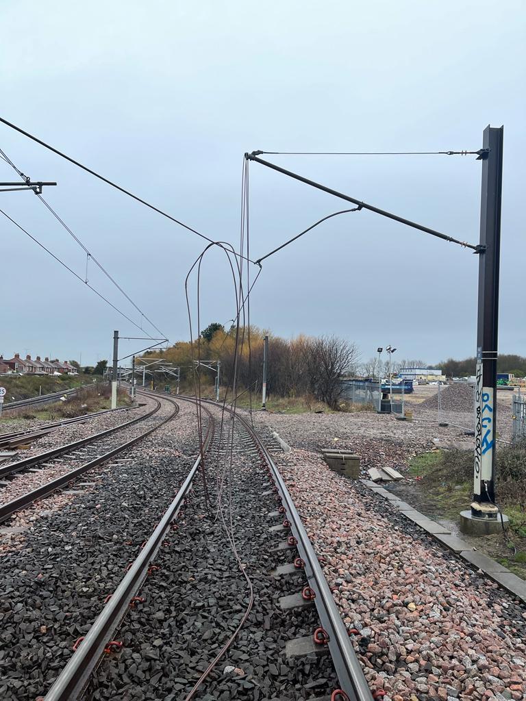 My_Metro's tweet photo. More photos of the overhead lines that were damaged yesterday. As you can see significant damage was caused and a train was stuck mid-section.  That train has now been recovered and further repairs can continue. https://t.co/MM8rX8x0OB