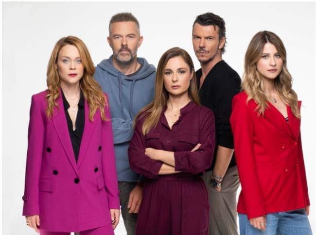 tina_kabitsi's tweet image. Δε θέλω να σας ξαφνιάσω αλλά ⚡️ ΕΡΧΟΜΑΣΤΕ #ο_ορκος_II  #ertflix #meros1 #10episodes