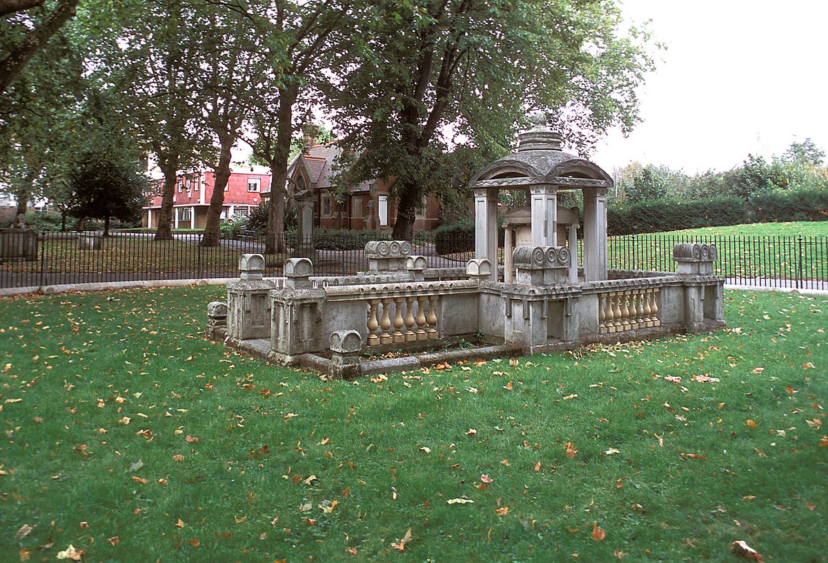 @TheBishF1 Another #AnorakFact: St. Pancras Old Churchyard is where one of England's greatest architects, Sir John Soane, is buried in a tomb of his own design.