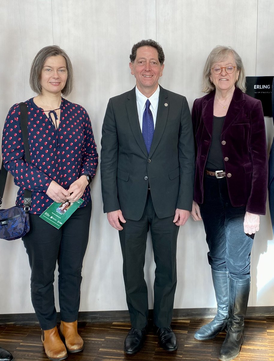 Thomas Perlmann (@perlmannlab) on Twitter photo Sjöberg Prize lecture 2023 by Kevan Shokat <a href="/kevansf/">Kevan Shokat</a>. Very exciting to hear recent progress on KRAS targeting beyond G12C & ways to trigger T-cell-recognition of resistant cells. With committee members <a href="/RuthPalmerALK/">Ruth Palmer</a> and @ClaessonWelsh. Sjöberg Prize lecture 2023 by Kevan Shokat <a href="/kevansf/">Kevan Shokat</a>. Very exciting to hear recent progress on KRAS targeting beyond G12C & ways to trigger T-cell-recognition of resistant cells. With committee members <a href="/RuthPalmerALK/">Ruth Palmer</a> and @ClaessonWelsh.