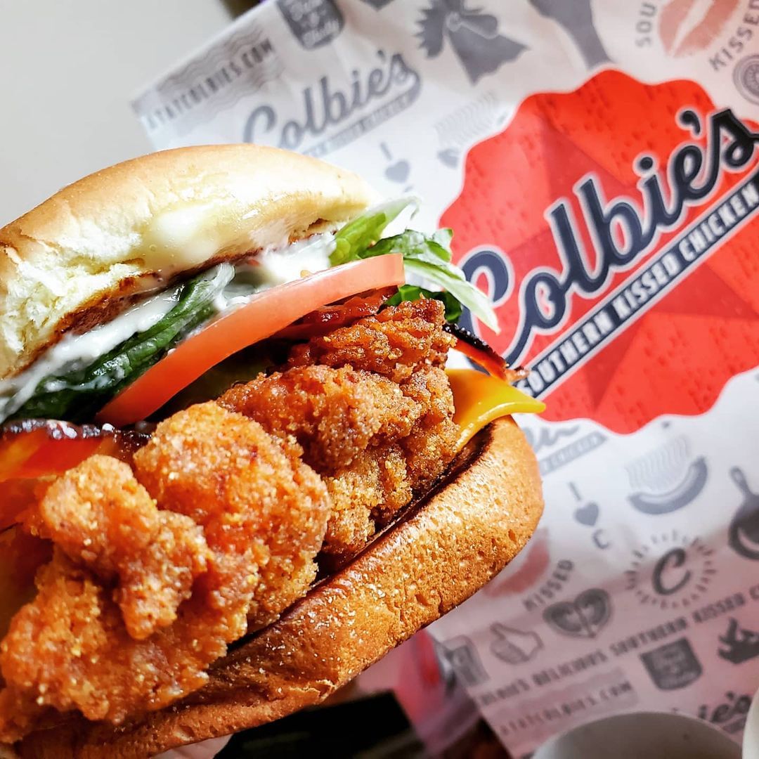 EatAtColbies's tweet photo. Weekend mode activated! 😎💋

💻 https://t.co/V6bWcKMwzs

📸 Photo Credit: @hashtagstevej

#Colbies #EatAtColbies #SouthernKissed https://t.co/MVrmkxU7R7