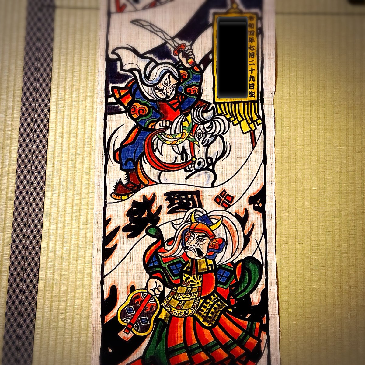tomas69b's tweet photo. 壁掛け麻タペストリー染付け作業
先日の絵付けの続き
手染めの作業です
主に反応性染料ハケ染めです
背景の染付けはまだです
最終工程に色止め抜染、糊付けなどが有ります
品名:天地共鳴(人形の皇徳様別注品)
卸元:名古屋市 人形の守田/平安豊久
販売元:山梨県 人形の皇徳
#teaoffice #節句飾り https://t.co/WvTRnaUUg2