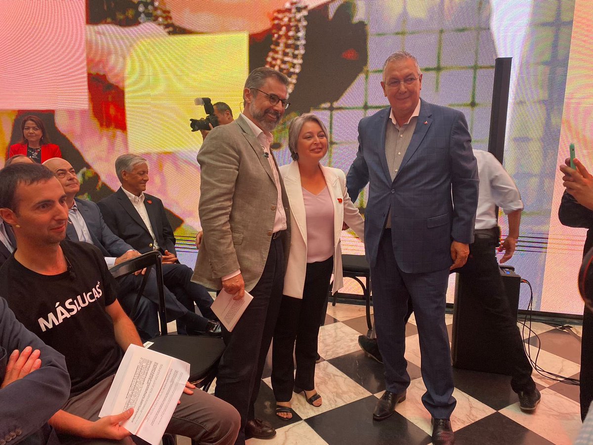 FBSChile's tweet photo. Esta semana participamos del
Lanzamiento Chile First , junto a nuestro country Head Román Blanco y la ministra del Trabajo entre otras autoridades . #Santander #bancosantander https://t.co/ihrZCBlCes