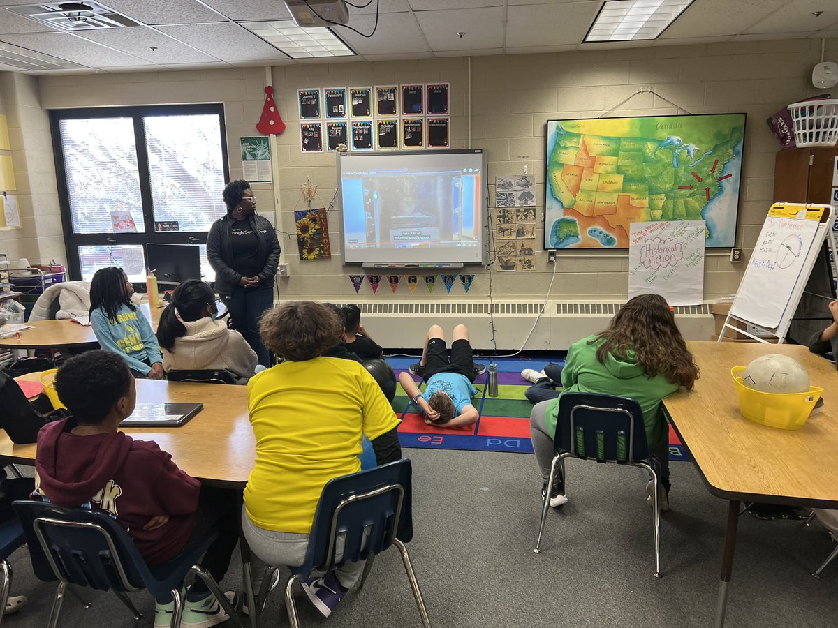 bhamiltonfcps's tweet photo. Yesterday’s speaker panel was incredibly inspirational! Thank you Mr. Bennett and Mrs. Buford for sharing your story! 🤩 @AcademyFcps https://t.co/l7A2K7tq74