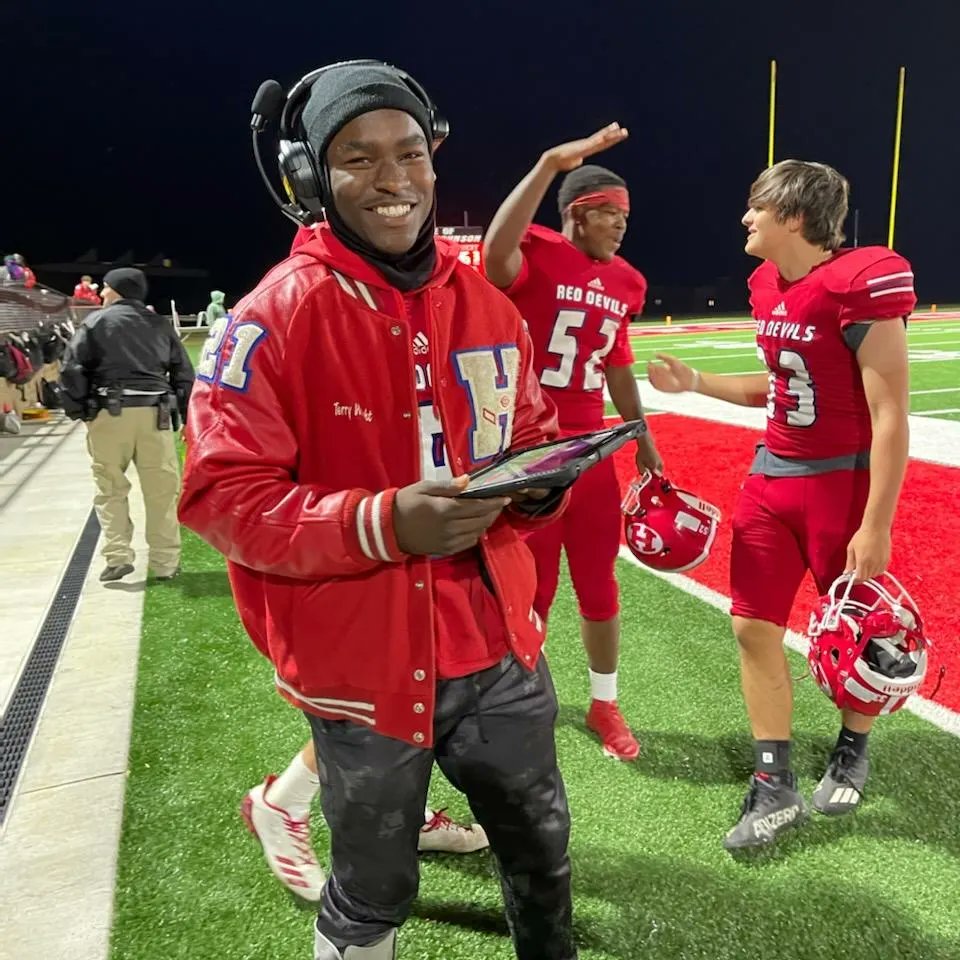 I want to thank the man above to allow me to see 17 years old 🙌🏿
Happy birthday to me 🥳😏