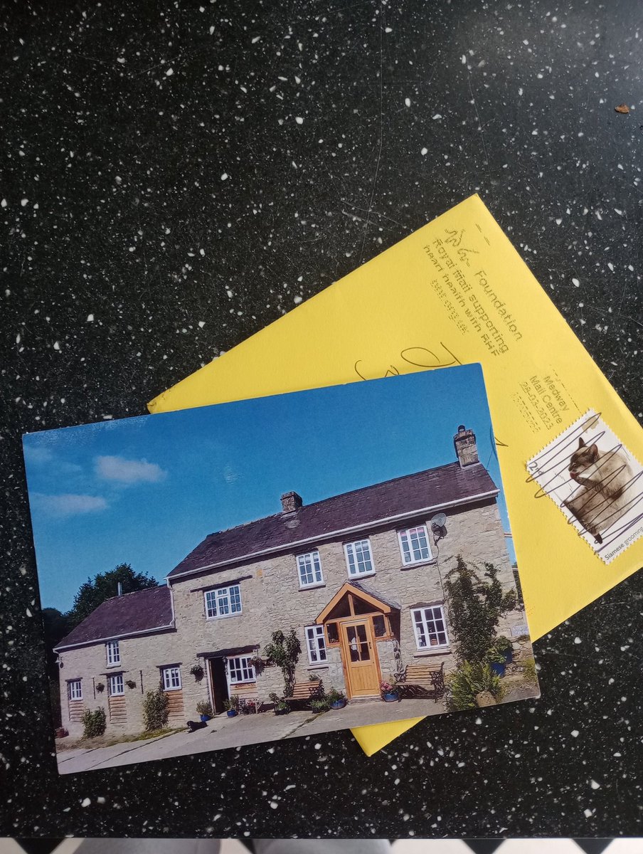 jofridayblue's tweet photo. I go weeks with no post and then two days on the trot proper post (the kind where someone took time to write and post it off). Thank you proper letter writers. You know who you are 💓 #ProperLetters #THLAS  PS the  overseas one took arrived quicker than one posted within the UK! https://t.co/TLLm2fWf76