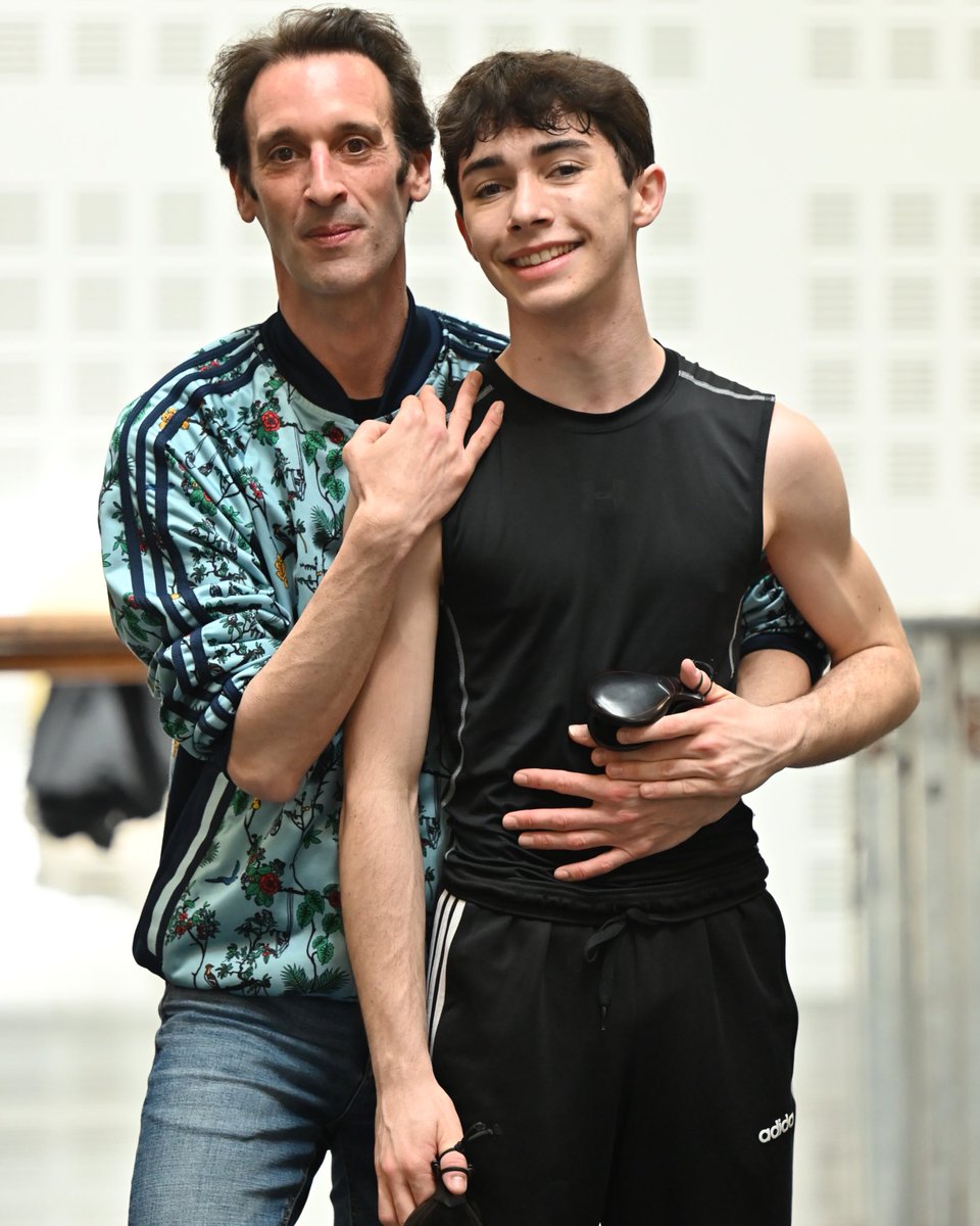 El joven estudiante de danza española Jan Gálvez ha podido disfrutar de su beca, otorgada en
<a href="/valenciaendanza/">VALENCIA ENDANZA</a> 2022, durante toda esta semana, compartiendo clases, cursos y ensayos con la compañía. Esperamos que esta experiencia sea un paso más para poder conseguir tus metas.