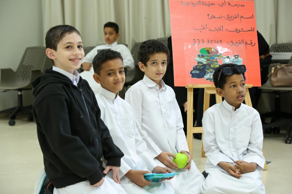 AlfWBF's tweet photo. الطلاب خلال مشاركتهم وإطلاقهم العنان لمواهبهم وقدراتهم على إيجاد حلول مبتكرة في البطولة المحلية لتحديات وجه وجهتك 2023. تقام البطولة في كلية التربية - جامعة قطر، من تنظيم مؤسسة الفيصل بلا حدود بالتعاون مع وزارة التربية والتعليم والتعليم العالي وتحت رعاية جامعة قطر.
#وجه_وجهتك https://t.co/J2x6xezKKg