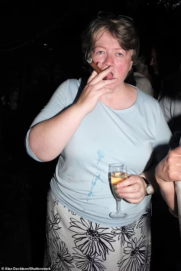 Britain People (@britain_people) on Twitter photo 🚨BREAKING:
RESIGN THERESE COFFEY
🔴Lib Dems are calling for <a href="/theresecoffey/">Thérèse Coffey</a> to RESIGN as she "doesn't care" about her job stopping sewage spills.
SHARE. 🚨BREAKING:
RESIGN THERESE COFFEY
🔴Lib Dems are calling for <a href="/theresecoffey/">Thérèse Coffey</a> to RESIGN as she "doesn't care" about her job stopping sewage spills.
SHARE.