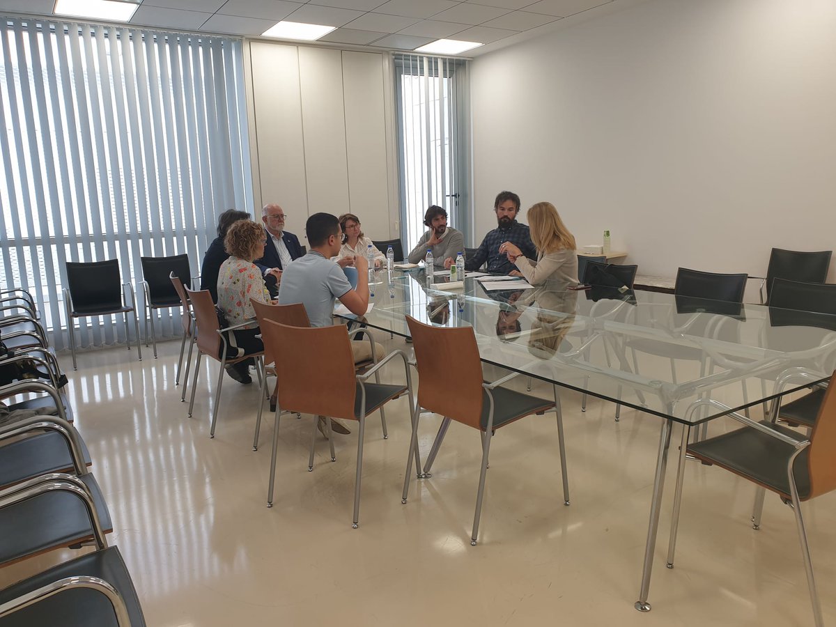 micofvlc's tweet photo. 🤝 Representantes del MICOF se han reunido con @farmamundi para abordar temas de interés de mutuo.
El Colegio colabora con esta ONG que lucha por el derecho a la salud de todas las personas y trata de garantizar la atención sanitaria y el acceso a los medicamentos. https://t.co/HTD1V1rFaH