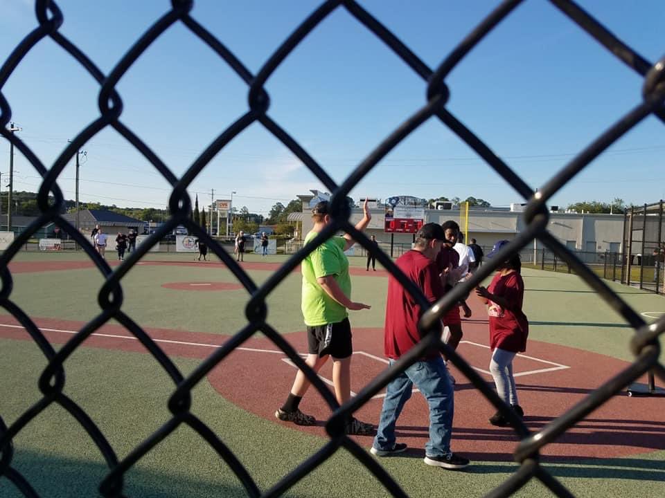 GranthamBrody's tweet photo. I had so much fun volunteering as a Buddy for the miracle league! I can not wait for the next game! #douglasmayorsyouthcouncil #coffeecountymiracleleague https://t.co/18RluBwUpB