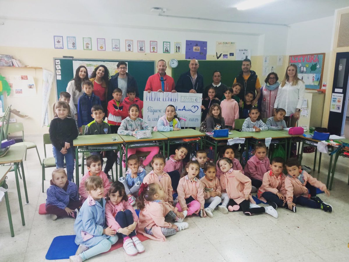 Recibimos el cheque con todo lo recaudado en la #carrerasolidaria que organizó el #ceipfuentelibrilla Gracias una vez más, sois increíbles 🤩 
@ayuntamientodemula