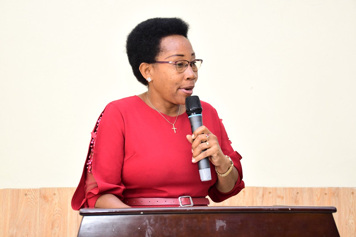 amwaafrika's tweet photo. The ED provided her opening remarks alongside a high level panel which included Mr. Alex Obatre (EALA Clerk), the Rt. Hon. Galese Ndabirabe (Speaker, Burundi National Assembly) & Hon. Amb. Ezechiel Nibigira (Chair, EAC Council of Ministers).
#EALA #EACommunity
(2/5) https://t.co/PQieLqMos1