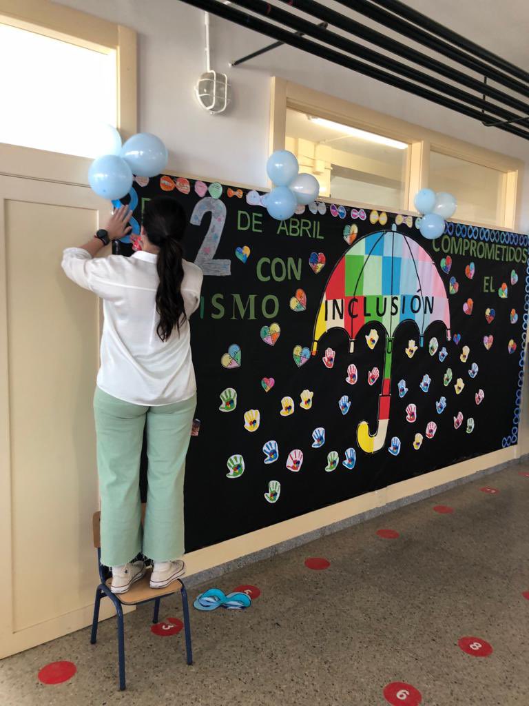 CeipRaza's tweet photo. 🧩Valorar a las personas con TEA por sus cualidades. 
🧩 Identificar sus habilidades demostrándoles empatía y respeto. 
Para ello hemos visionado distintos vídeos, realizado juegos y elaborado un mural colaborativo. https://t.co/w7YOKXORgI