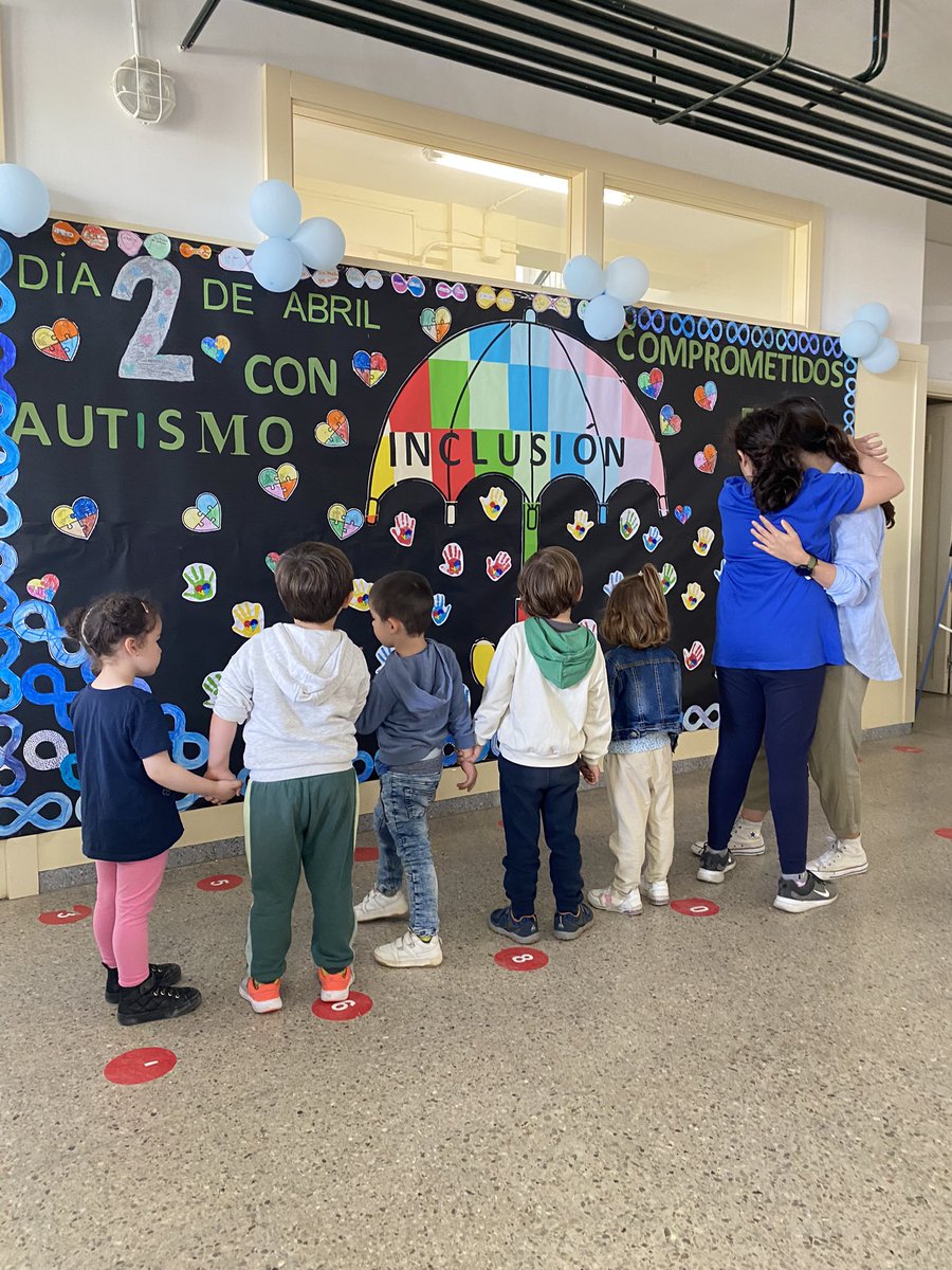 CeipRaza's tweet photo. 🧩Valorar a las personas con TEA por sus cualidades. 
🧩 Identificar sus habilidades demostrándoles empatía y respeto. 
Para ello hemos visionado distintos vídeos, realizado juegos y elaborado un mural colaborativo. https://t.co/w7YOKXORgI