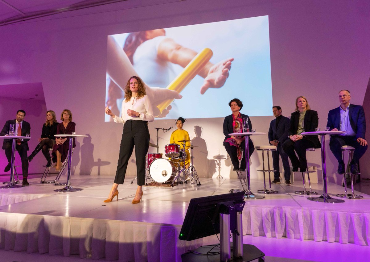 “Behoud het stelsel van rechtsbijstand, werk samen, voorkom dat toegang tot het recht voor mensen een schaars goed wordt en dat zij te veel horden moeten nemen”, dit zei @OersSanne van de NOvA tijdens de Werkconferentie Rechtsbijstand bij de tijd.

advocatenorde.nl/nieuws/nova-ro…