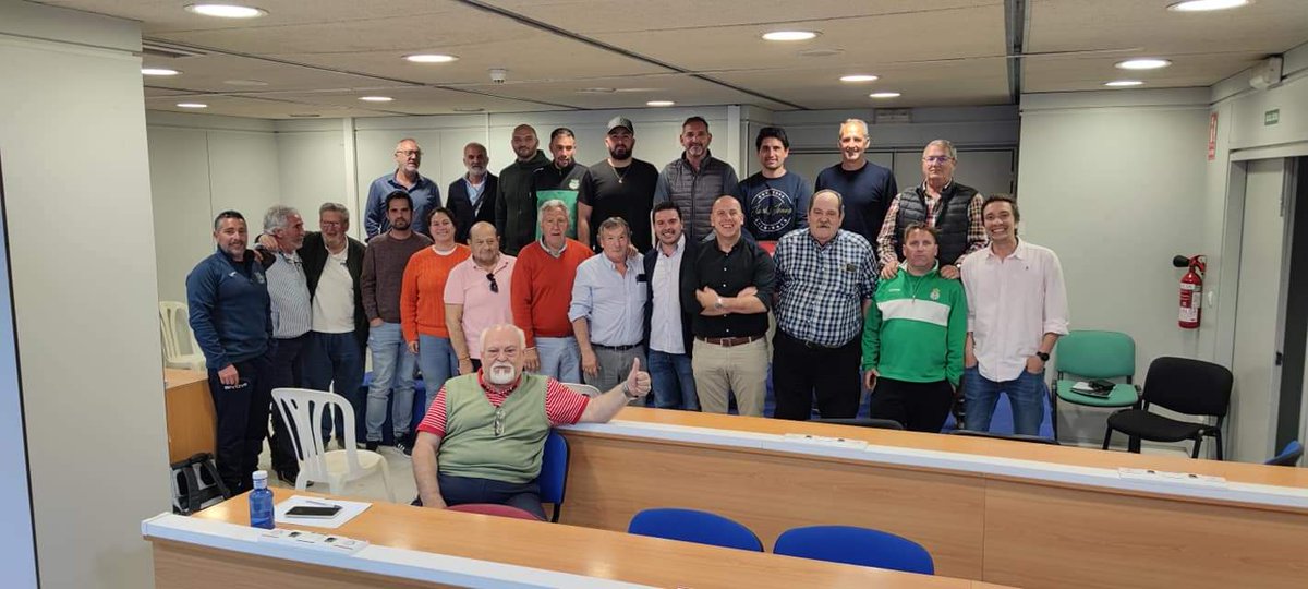 Pedrocurtido_'s tweet photo. Gracias a todos los #clubes y sus directivos y presidentes por hacer de estas reuniones un lugar #constructivo y #útil para nuestro #Futbol. Seguiremos!!   ⚽
 #RFAFCADIZ

#Comarcas #BahiadeCadiz #CostaNoroeste.#Jerez

#LaSierra.#LaJanda #CampodeGibraltar https://t.co/YQFhjnjfTd