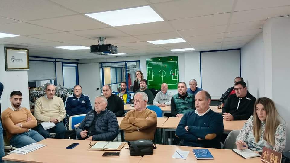 Pedrocurtido_'s tweet photo. Gracias a todos los #clubes y sus directivos y presidentes por hacer de estas reuniones un lugar #constructivo y #útil para nuestro #Futbol. Seguiremos!!   ⚽
 #RFAFCADIZ

#Comarcas #BahiadeCadiz #CostaNoroeste.#Jerez

#LaSierra.#LaJanda #CampodeGibraltar https://t.co/YQFhjnjfTd
