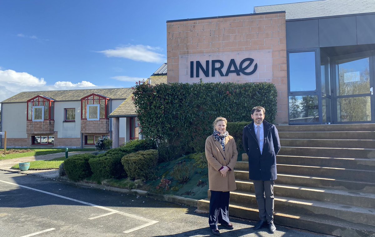 INRAE_HdF's tweet photo. Merci Mme la Sous-Préféte de Péronne pour votre visite hier sur notre site #EstreesMons et votre intérêt pour nos recherches #biomasse #miscanthus #impacts environ.taux grandes cultures #réduction #phytos avec @JulFosse et nos partenaires @AgroTransfertRT #ChambreAgricultureSomme https://t.co/qHwrwFiJvT