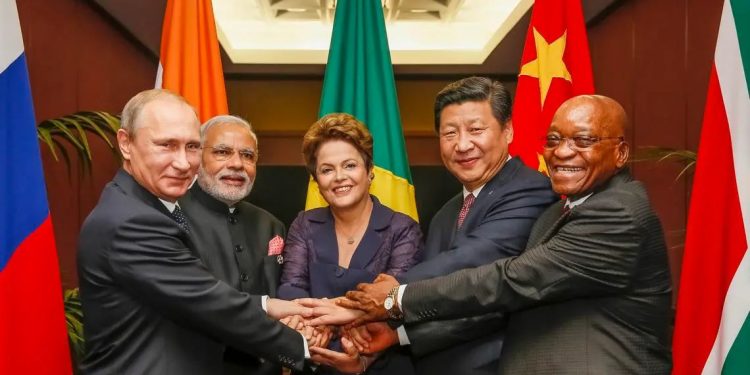 CasviFactory's tweet photo. Dilma Rousseff nueva presidenta del Nuevo Banco de Desarrollo de los BRICS

-Busca fomentar el desarrollo económico y social en los países en desarrollo financiando proyectos de infraestructura y desarrollo
-Cuenta con un capital de 50.000 M$ y una reserva de otros 100.000 M$ https://t.co/xT22OFzleG