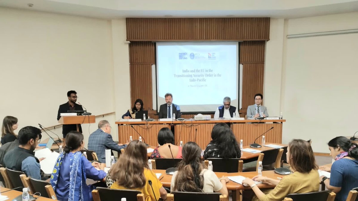 On 30 March, at @IIC_Delhi, @AmbAckermann, German Ambassador to India and Dr. @MohanCRaja released IPCS' Special Report, The Transitioning Security Order in the #IndoPacific: Furthering #India-#EU & Triangular Cooperation, co-authored by @rajeshwarie and Richard Ghiasy. (1/2)