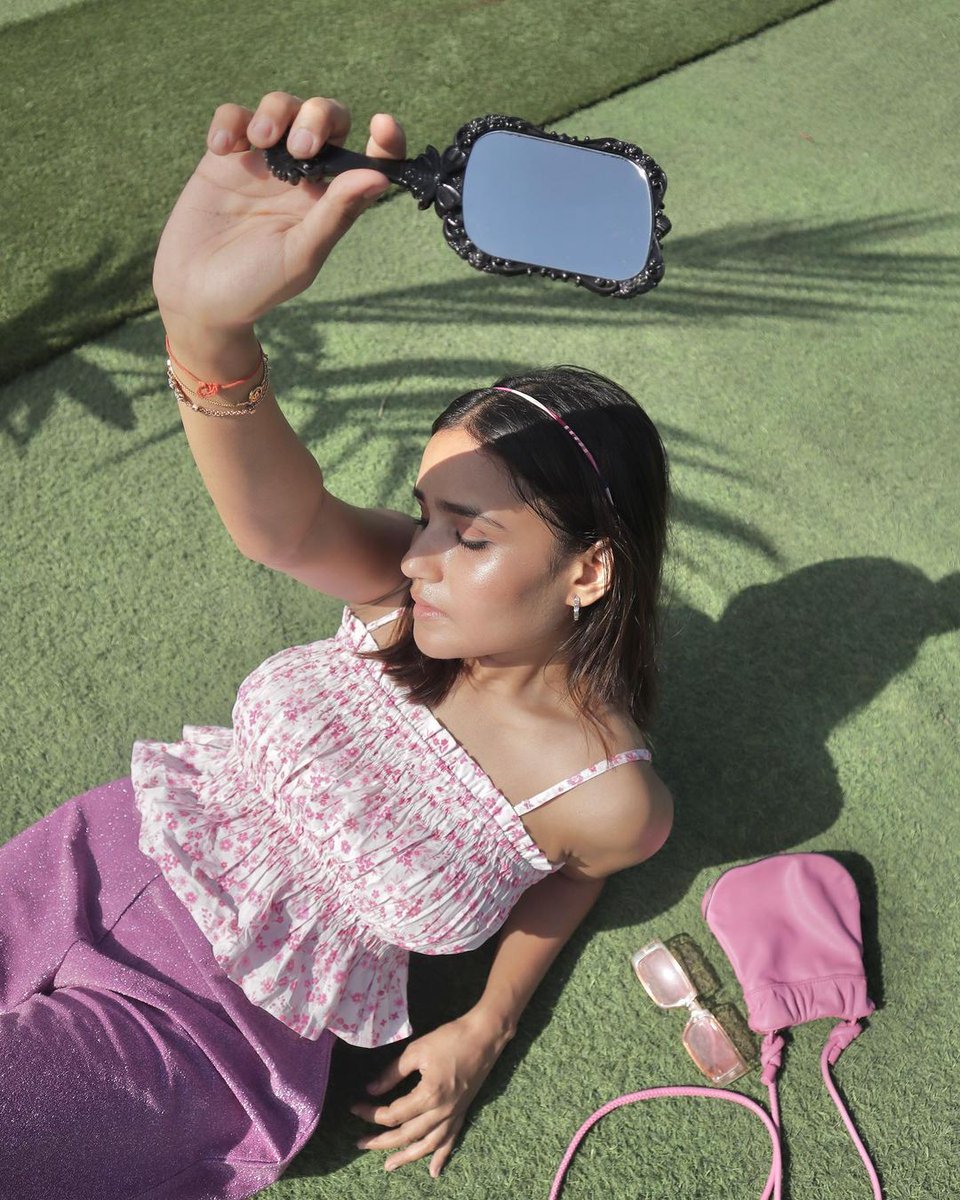 POV: Friday Mood be like🌞
.
.
#trendalert #fabfitsall #alleygals #summertrends #summertimefun #summertan #ootdblog  #sunandfun #picnicdate #summerday #WeekendStyle #soakingsun #outfittotheday #summerlife #summerlifestyle