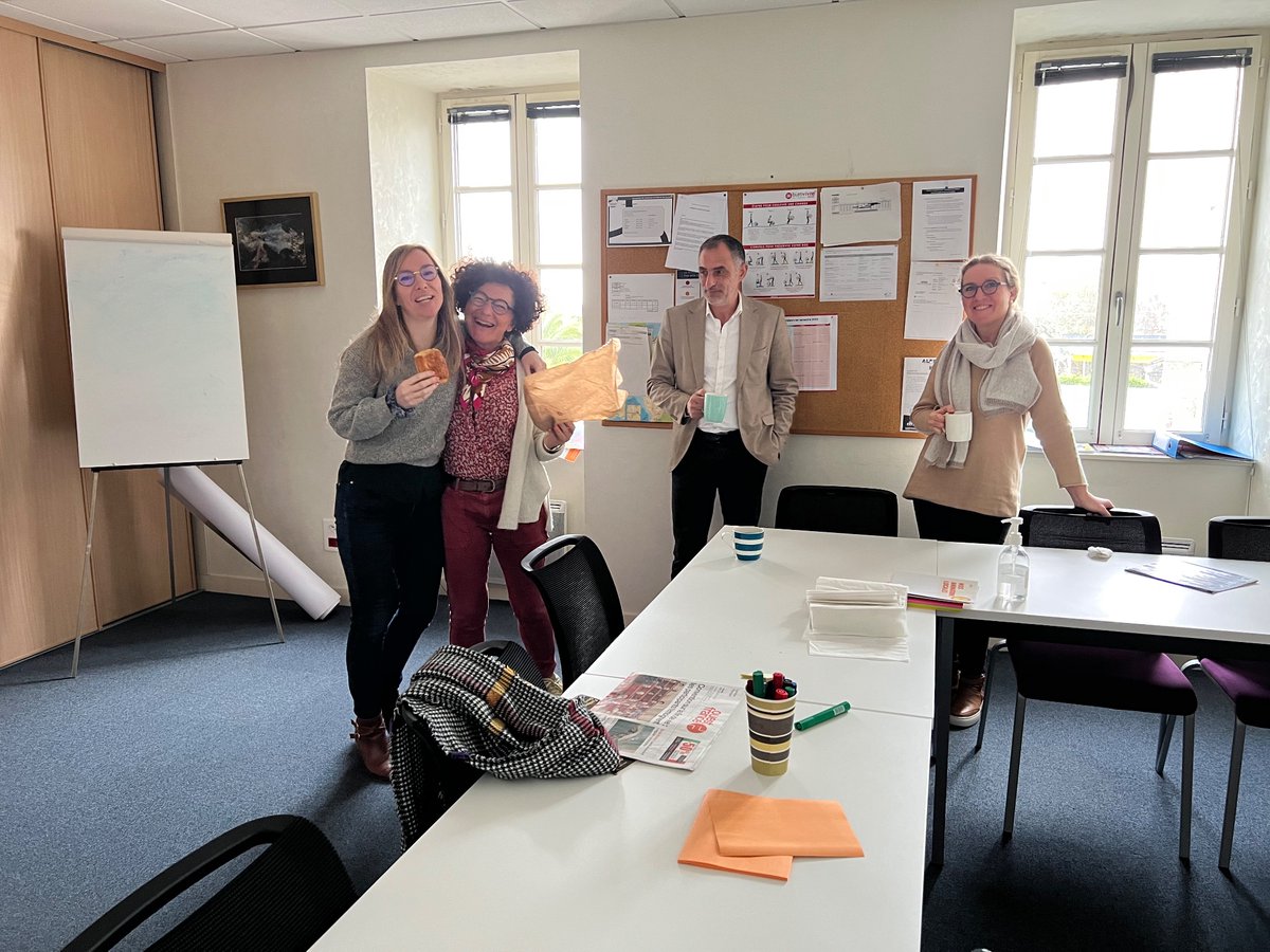 CcmTrebeurden's tweet photo. Merci à la caisse de Plouaret pour cette attention sincère, les gourmands de Trebeurden apprécient 🥐 #AOC #ARKEA #CMB #Plouaret #Trebeurden https://t.co/Oa0PaimkTr