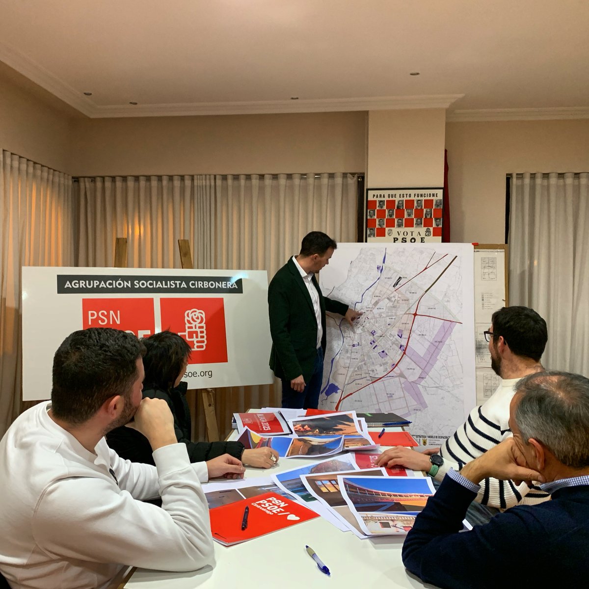psoecintruenigo's tweet photo. ❤️ Seguimos trabajando en las propuestas para mejorar nuestro pueblo. ¿Tienes alguna idea que quieres compartir? ¡Te escuchamos!

🙌 Nuestro equipo ya está manos a la obra, ¿y tú? ¿también quieres hacer de Cintruénigo el mejor lugar para vivir?

#Aliaga2023 https://t.co/nR4zQwzZ1K