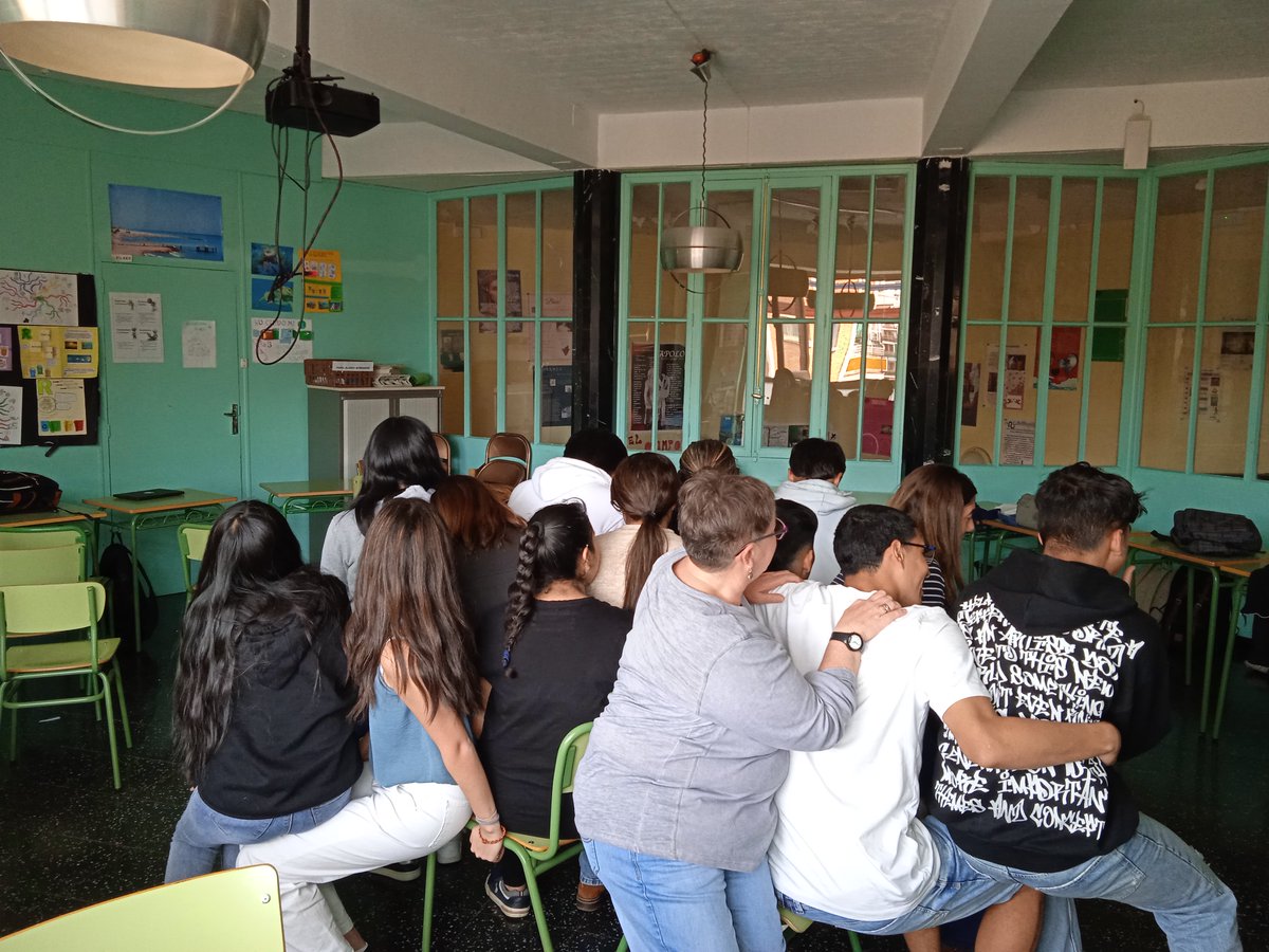 fproclade's tweet photo. ✅¡El Grupo de Duelo Migratorio con jóvenes ha dado comienzo este mes en @colegiovedruna! Mediante distintas dinámicas y juegos, hemos trabajado sobre la importancia de reflexionar cómo afecta el proceso migratorio en la adolescencia y sentirnos escuchados/as.

#PROCLADE https://t.co/sxLWpay1ou