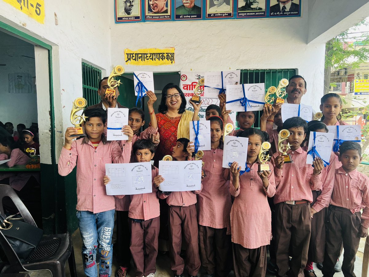 VinitaT64590249's tweet photo. Report Card Distribution In our Schools # Ghaziabad @ChiefGhaziabad @dm_ghaziabad @basicshiksha_up @thisissanjubjp #उत्तर_प्रदेश_निपुण_प्रदेश https://t.co/ykJMHitrIb