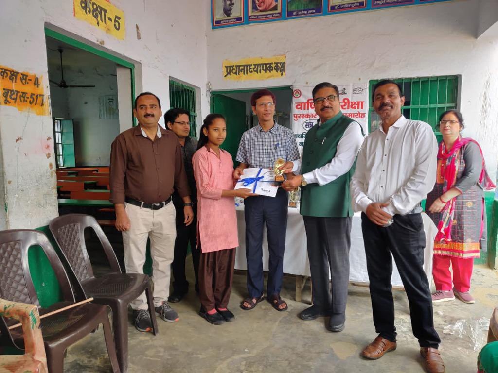VinitaT64590249's tweet photo. Report Card Distribution In our Schools # Ghaziabad @ChiefGhaziabad @dm_ghaziabad @basicshiksha_up @thisissanjubjp #उत्तर_प्रदेश_निपुण_प्रदेश https://t.co/ykJMHitrIb