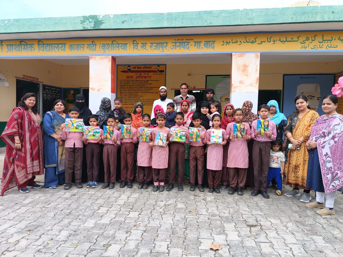 VinitaT64590249's tweet photo. Report Card Distribution In our Schools # Ghaziabad @ChiefGhaziabad @dm_ghaziabad @basicshiksha_up @thisissanjubjp #उत्तर_प्रदेश_निपुण_प्रदेश https://t.co/ykJMHitrIb